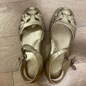 Remix vintage gold shoes, feels like Size 7